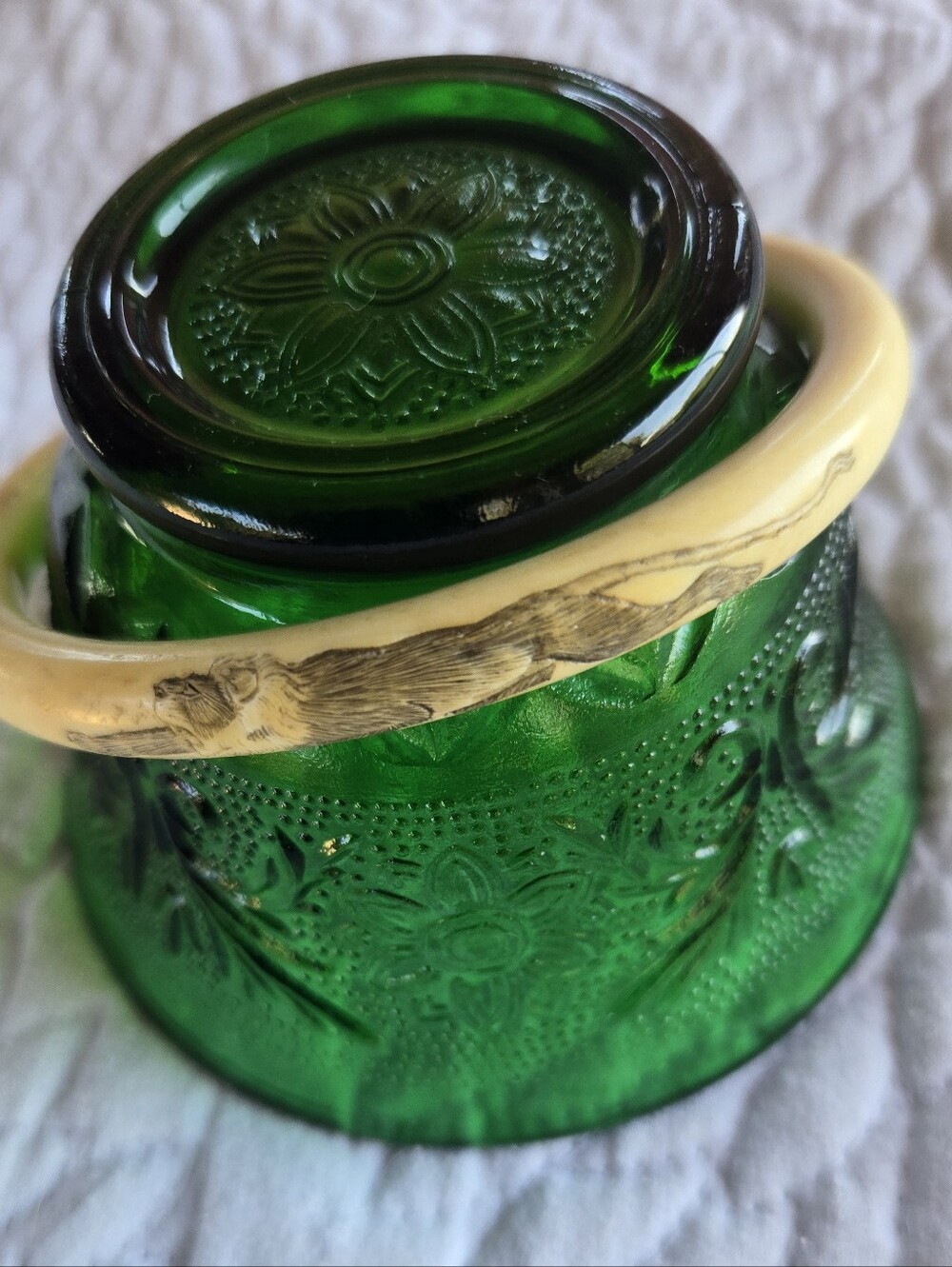 Vintage Carved Cream-Colored Bangle Bracelet Cougar Panther - Picture 3 of 6